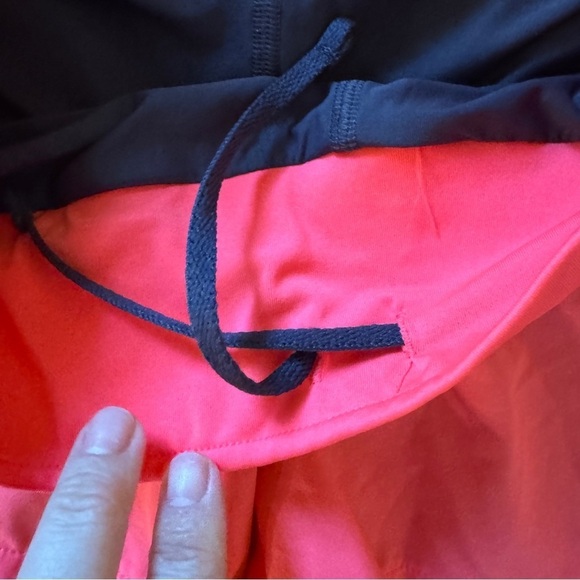 UNDER ARMOUR Size Large 2-in-1 running shorts RUN STAMINA - Picture 7 of 8